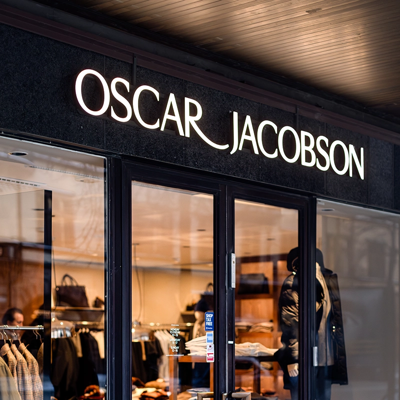 Led skylt för oscar jacobsson